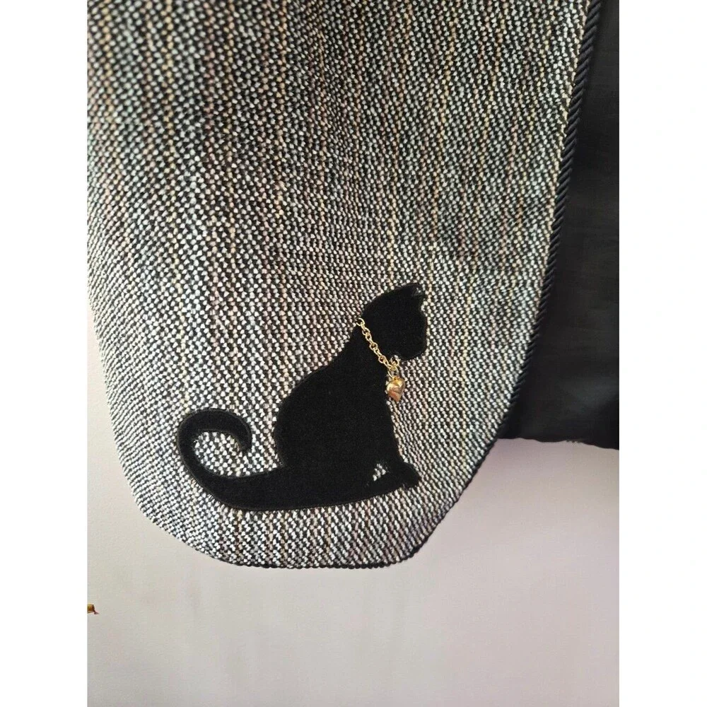 Vintage Black Cat Tweed Vest with Heart Charm Detailing​👵🏼🧶🐈‍⬛☕️